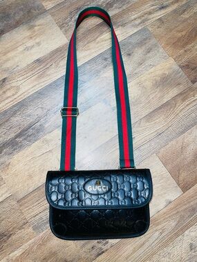 Gucci Black GG Embossed Leather Crossbody with Green-Red Web Strap